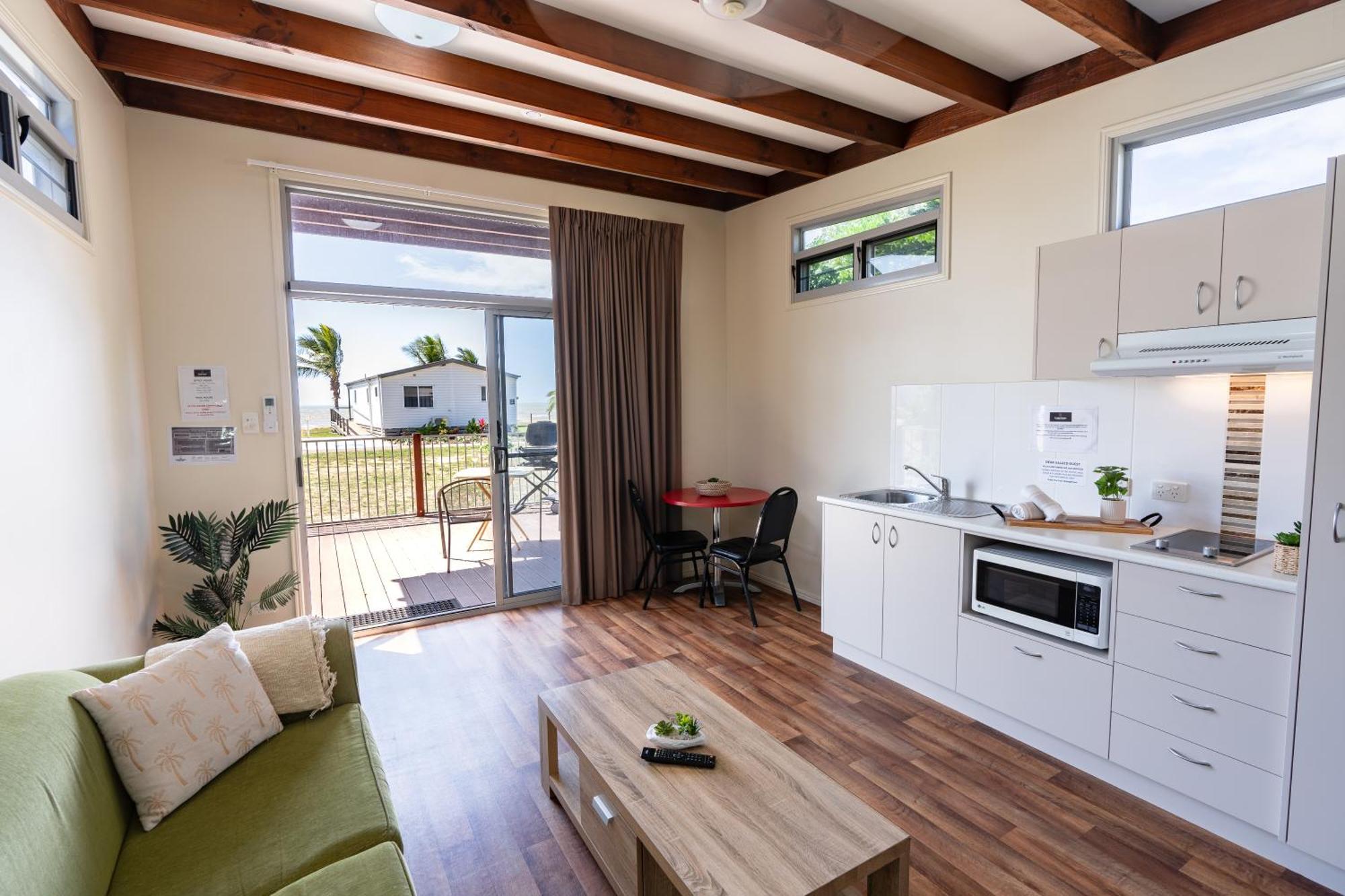 Tasman Holiday Parks - Rollingstone Экстерьер фото