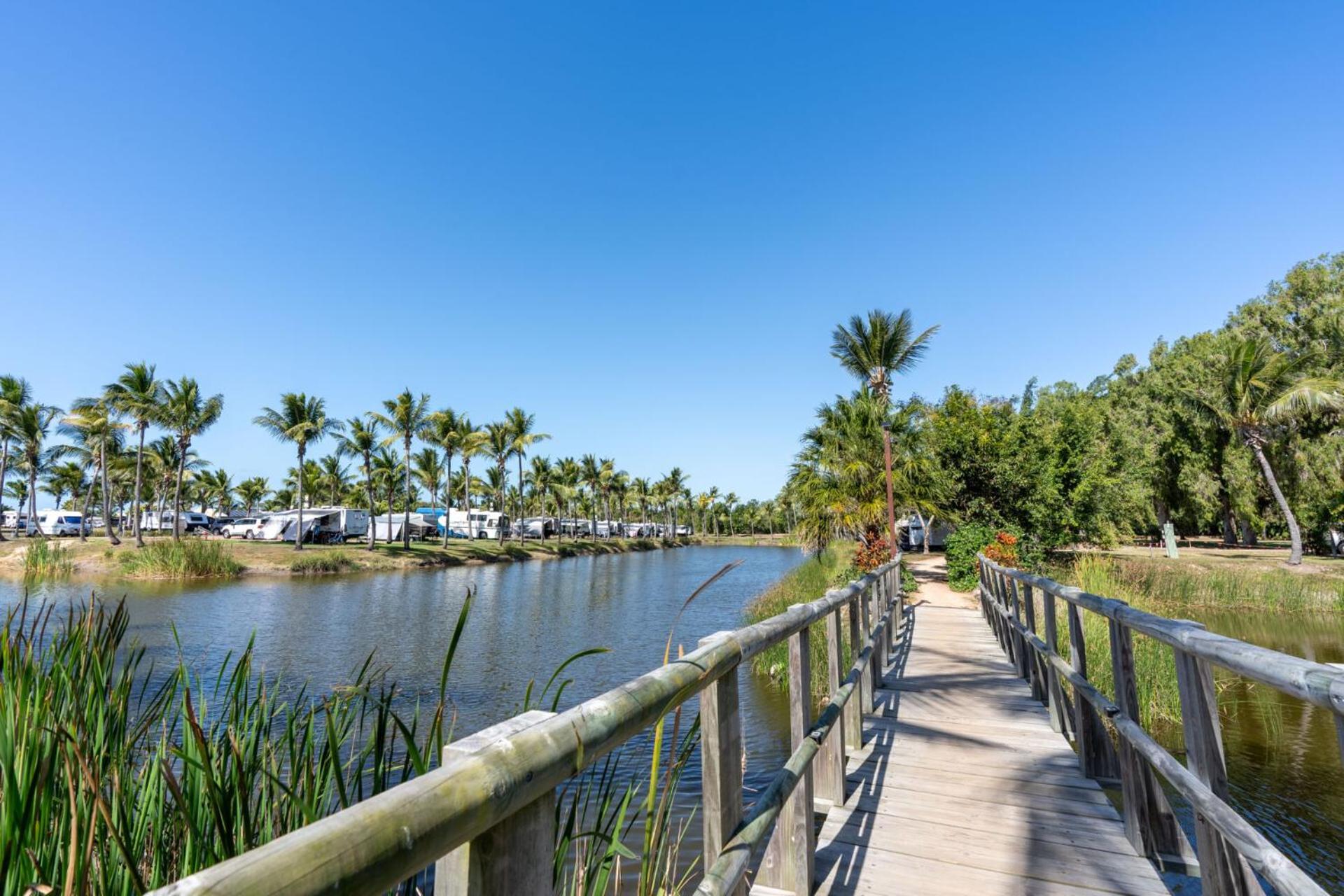 Tasman Holiday Parks - Rollingstone Экстерьер фото